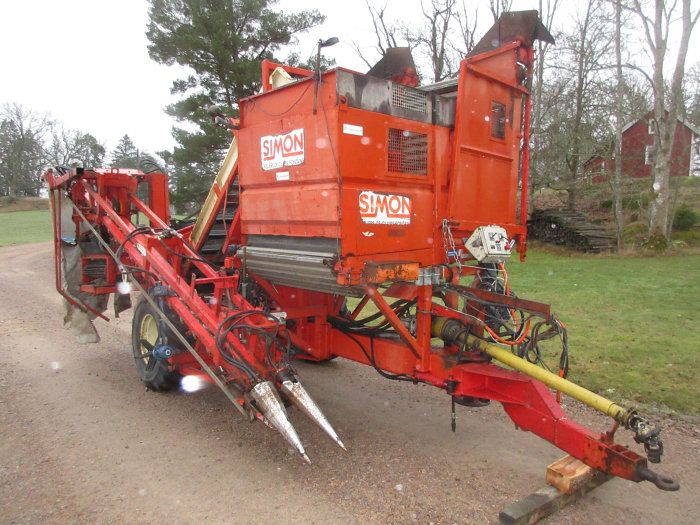5741 Simon carrot harvester 1 row with bunker