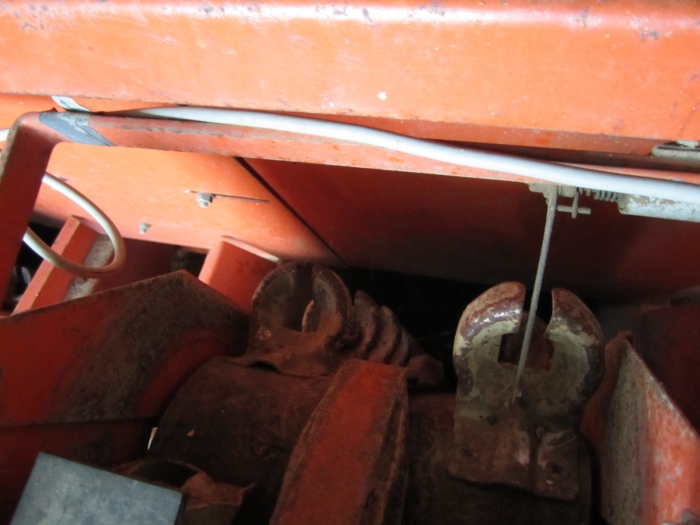 3432 Underhaug UN 2 row potato planter with fertilizer