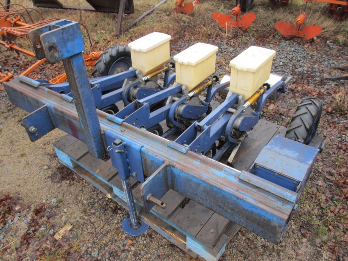 3795 Nibex 500 3 row precision seeder