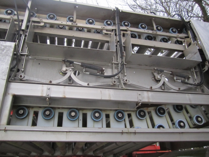 3312 EKKO roller grader for carrots