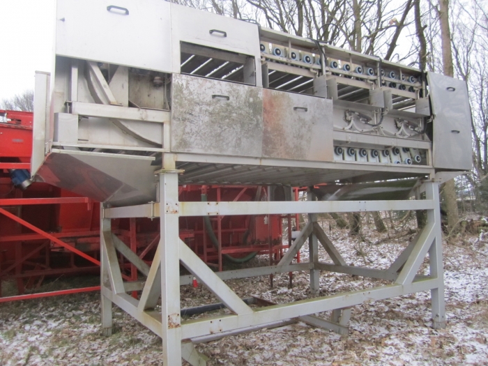 3312 EKKO roller grader for carrots