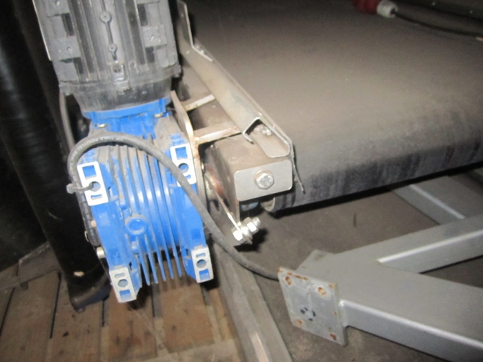3312 EKKO roller grader for carrots