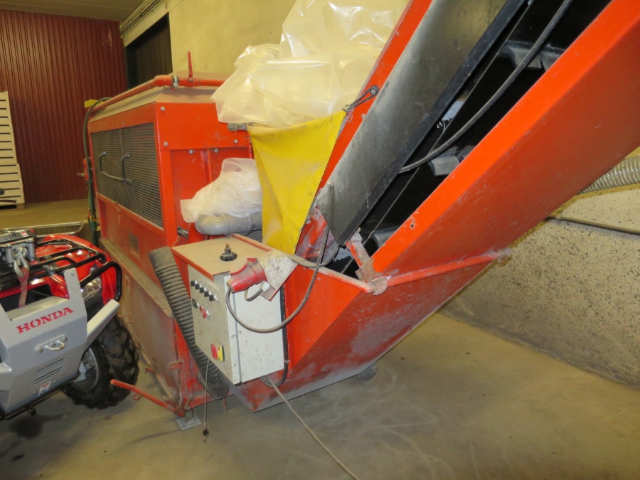 4103 EKKO complete grading and washing line for carrots