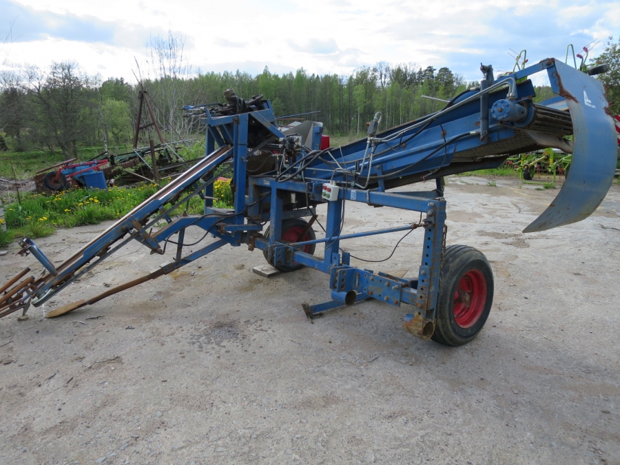 4105 Asa-Lift combi mini carrot harvester 1 row with roller table