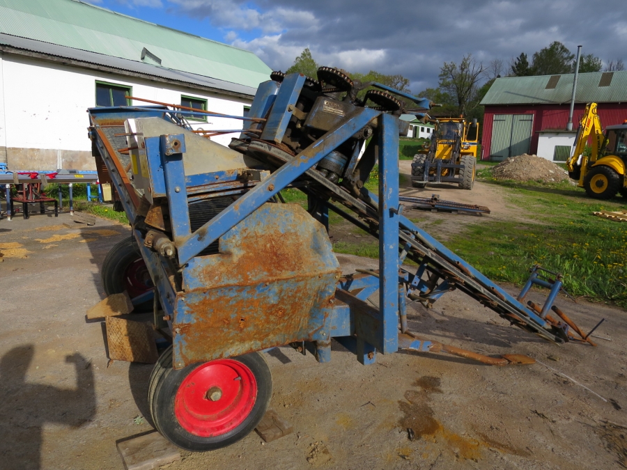 4105 Asa-Lift combi mini carrot harvester 1 row with roller table
