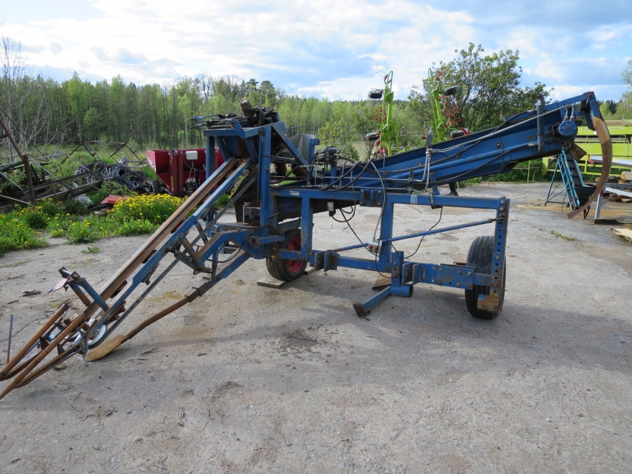 4105 Asa-Lift combi mini carrot harvester 1 row with roller table