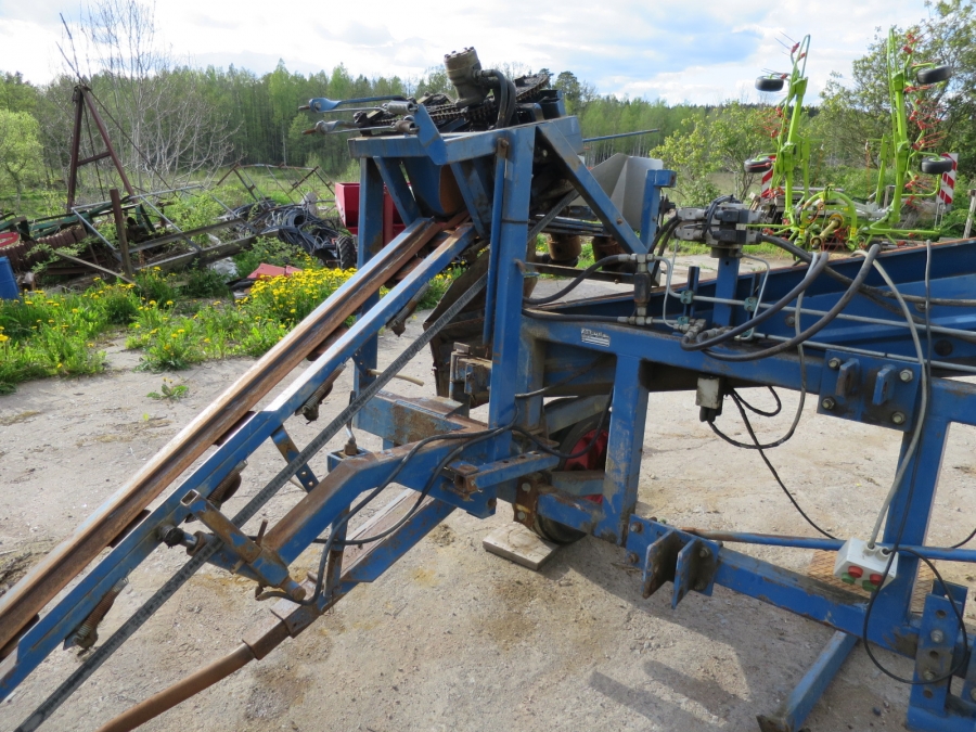 4105 Asa-Lift combi mini carrot harvester 1 row with roller table