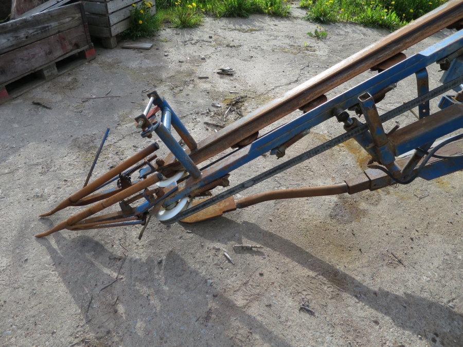 4105 Asa-Lift combi mini carrot harvester 1 row with roller table