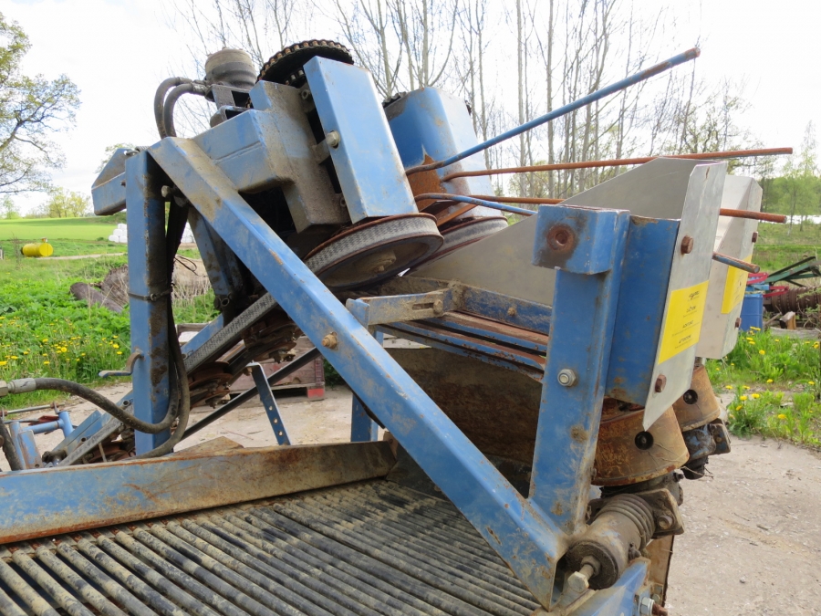 4105 Asa-Lift combi mini carrot harvester 1 row with roller table