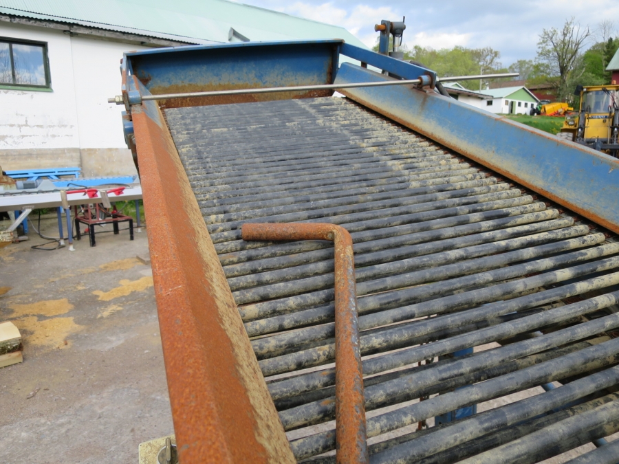 4105 Asa-Lift combi mini carrot harvester 1 row with roller table