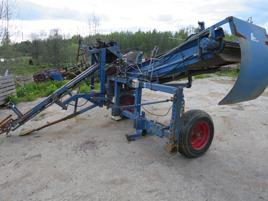 4105 Asa-Lift combi mini carrot harvester 1 row with roller table