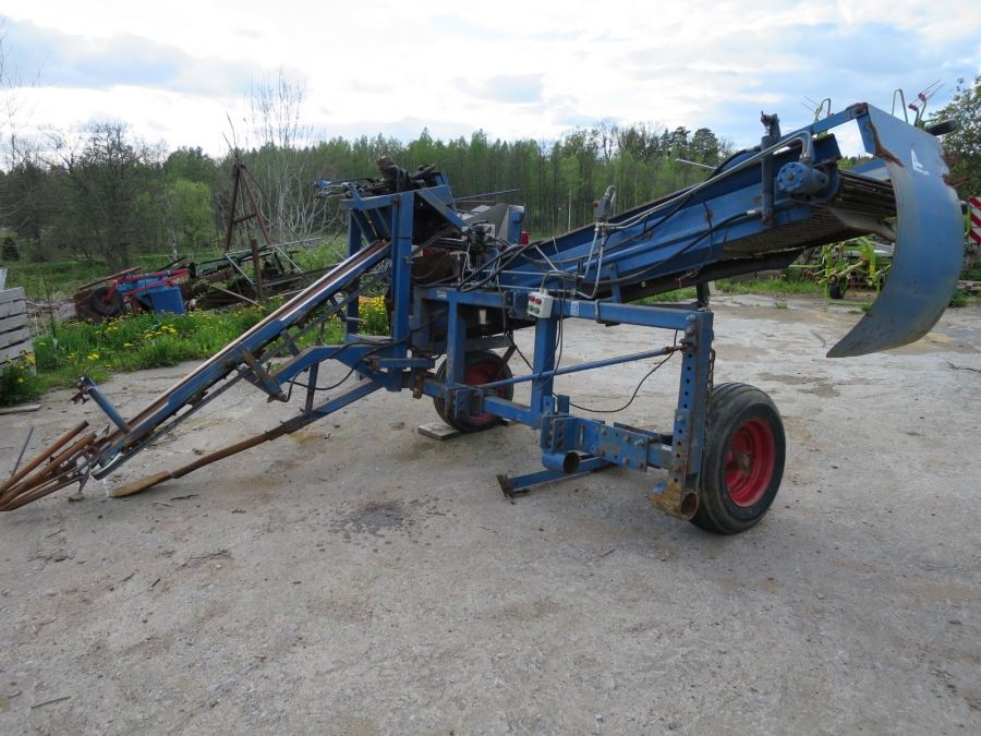 4105 Asa-Lift combi mini carrot harvester 1 row with roller table
