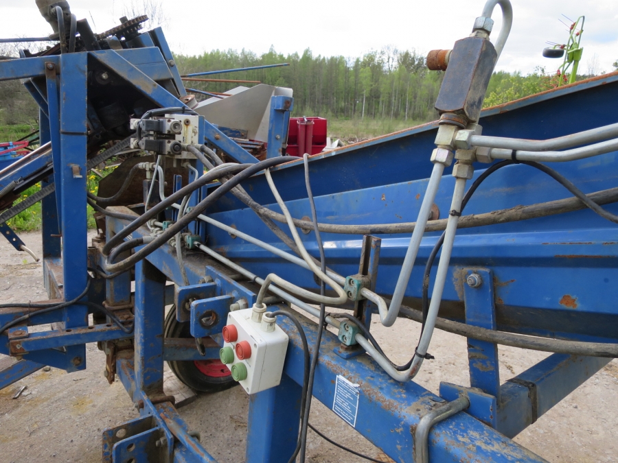 4105 Asa-Lift combi mini carrot harvester 1 row with roller table