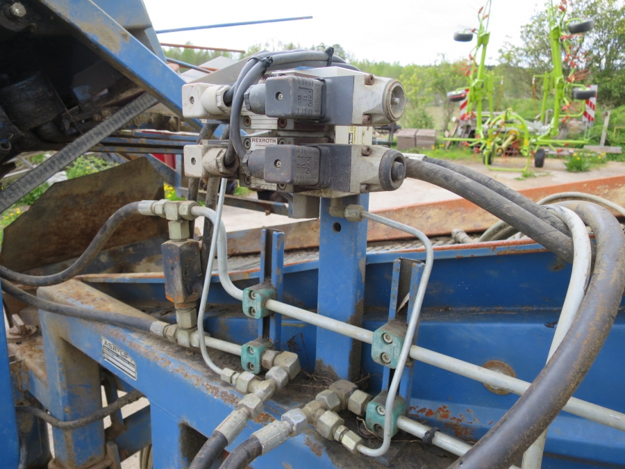 4105 Asa-Lift combi mini carrot harvester 1 row with roller table
