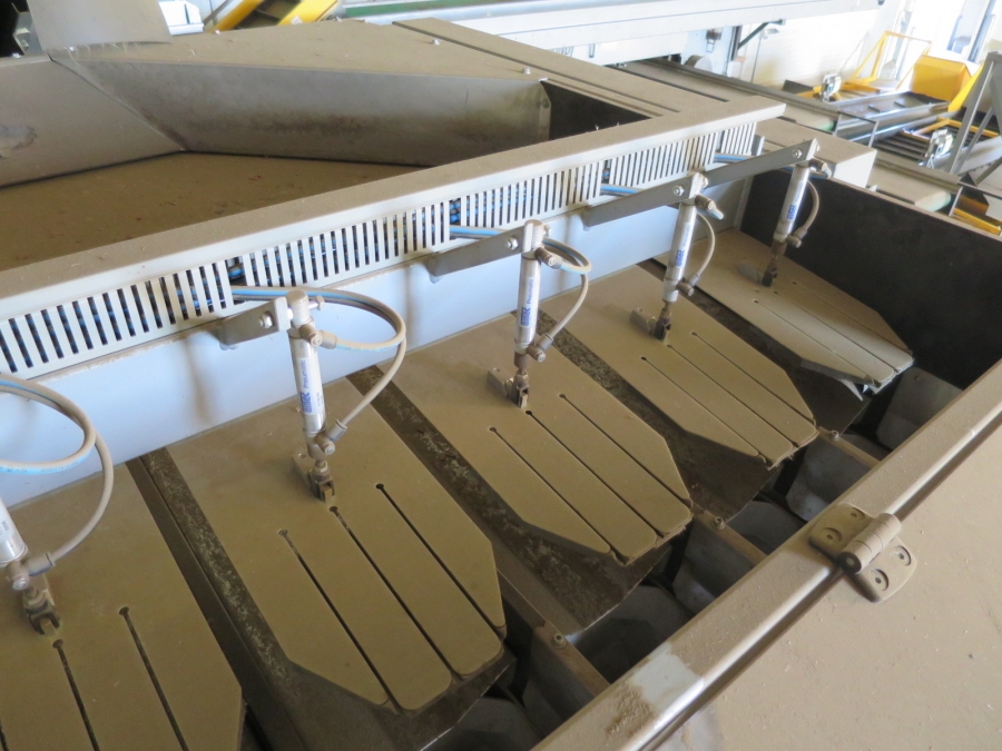 4108 Upmatic 2110 weigher with two net packaging machines