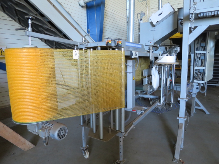 4108 Upmatic 2110 weigher with two net packaging machines