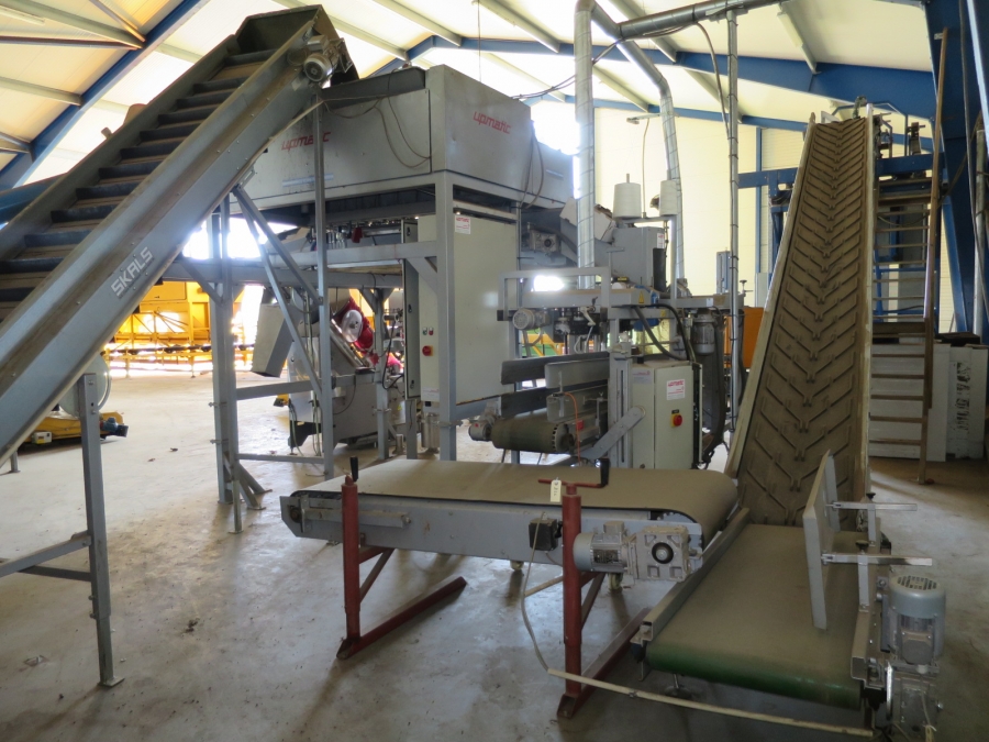 4108 Upmatic 2110 weigher with two net packaging machines