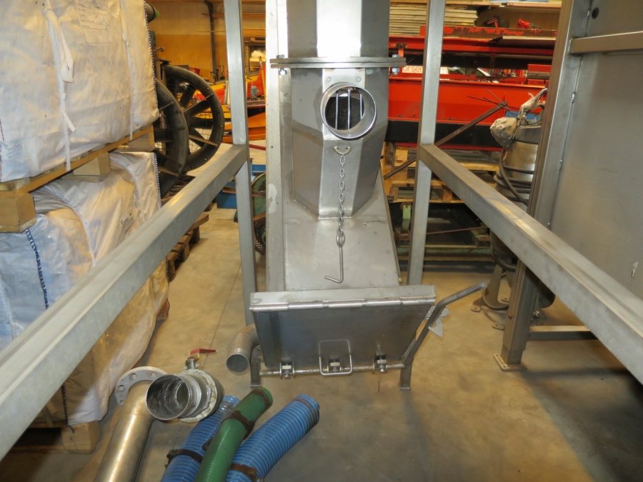 4126 EKKO potato washing machine with destoner