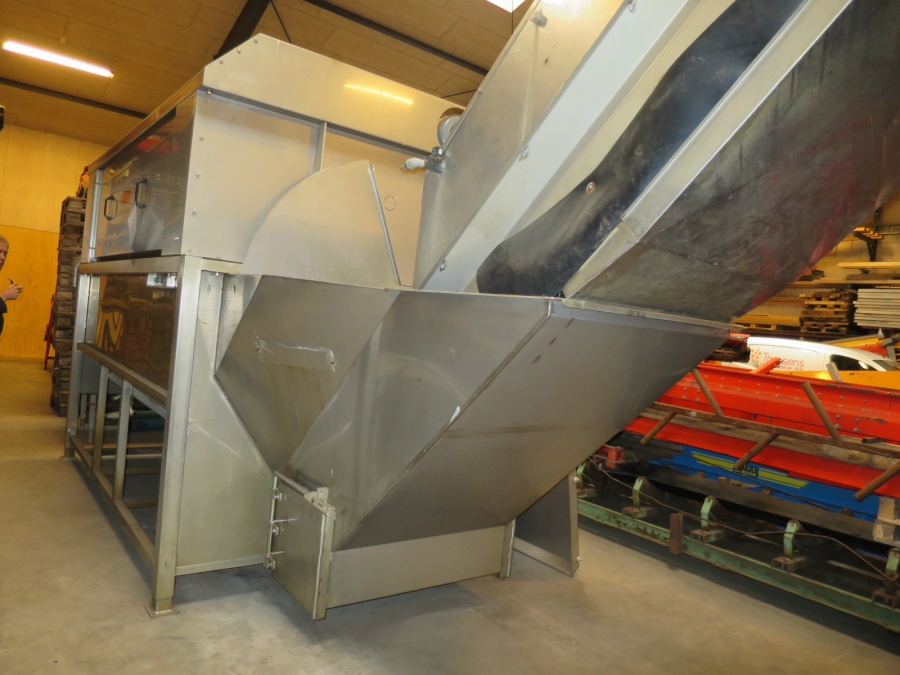 4126 EKKO potato washing machine with destoner