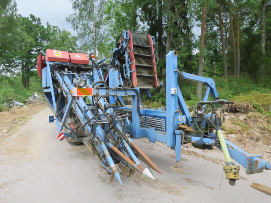 4133 Asa-Lift T240B carrot harvester 2 row with bunker