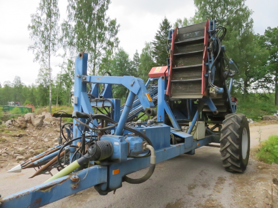 4133 Asa-Lift T240B carrot harvester 2 row with bunker