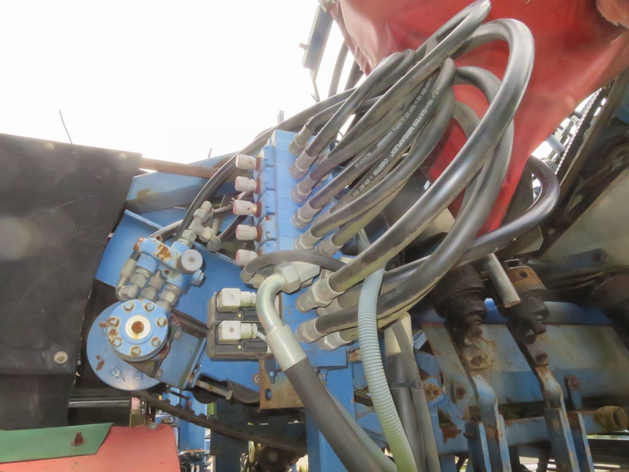 4133 Asa-Lift T240B carrot harvester 2 row with bunker