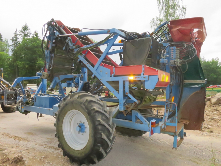 4133 Asa-Lift T240B carrot harvester 2 row with bunker