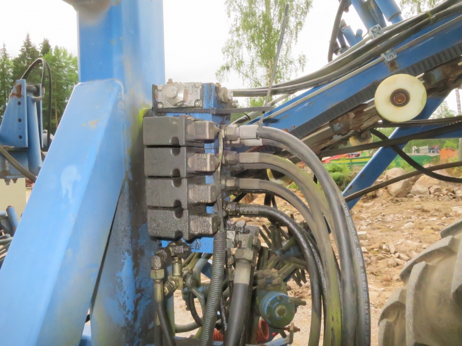 4133 Asa-Lift T240B carrot harvester 2 row with bunker