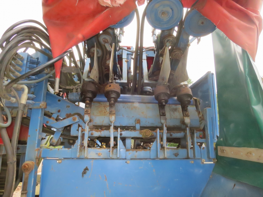 4133 Asa-Lift T240B carrot harvester 2 row with bunker