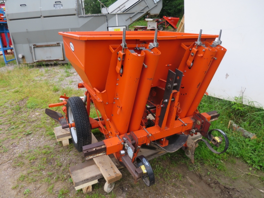 4158 Underhaug Potato planter 2 row 