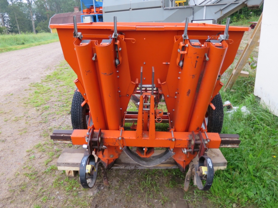 4158 Underhaug Potato planter 2 row 