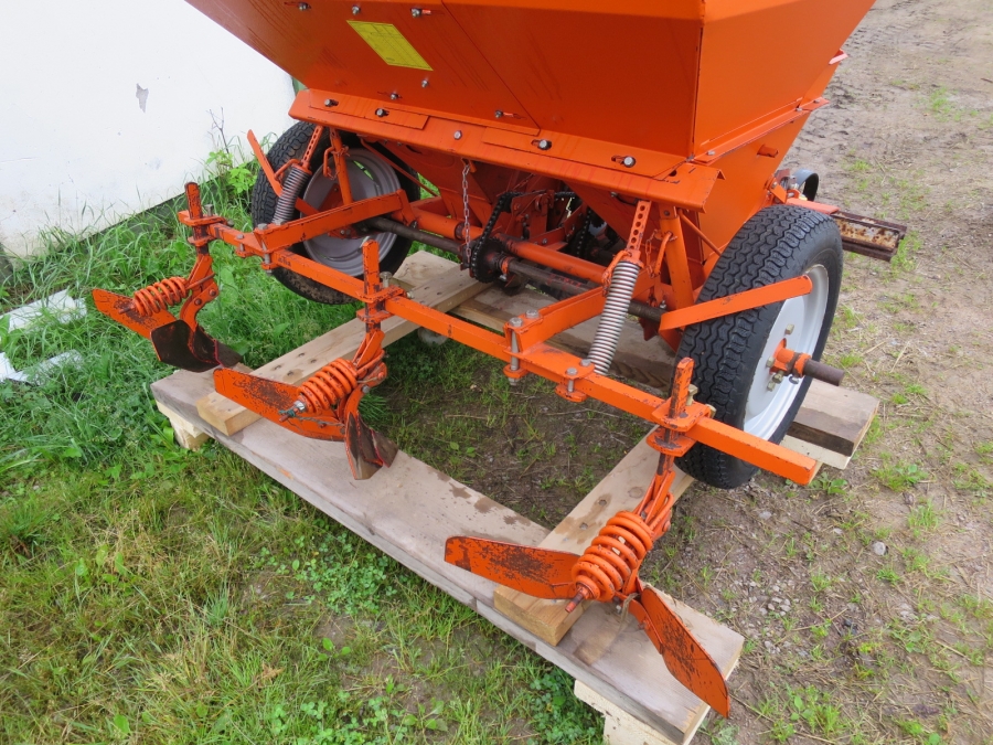 4158 Underhaug Potato planter 2 row 