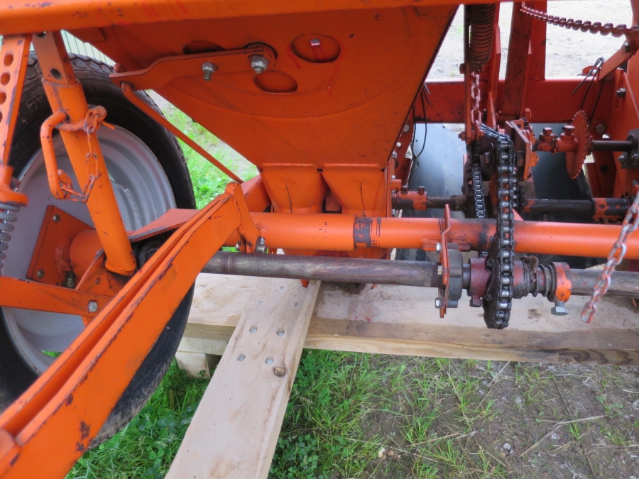 4158 Underhaug Potato planter 2 row 