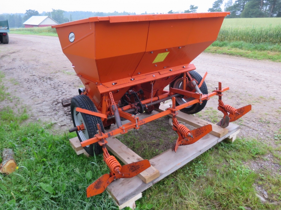 4158 Underhaug Potato planter 2 row 