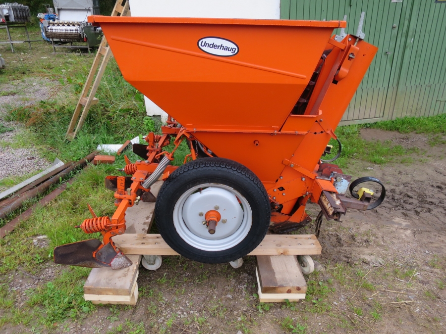 4158 Underhaug Potato planter 2 row 