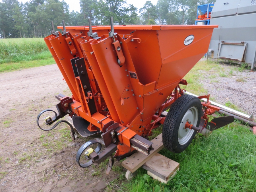 4158 Underhaug Potato planter 2 row 