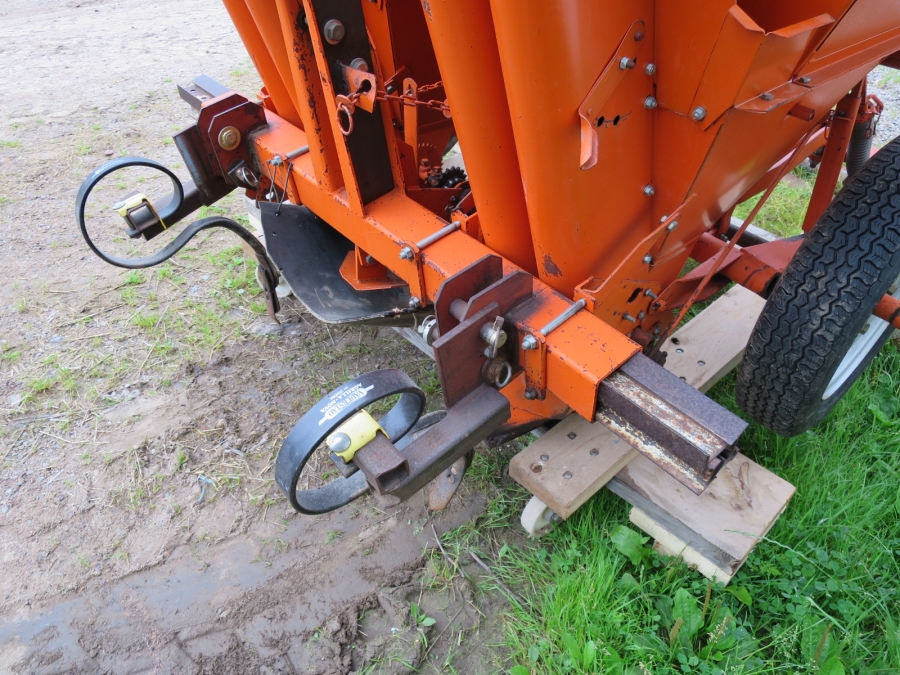 4158 Underhaug Potato planter 2 row 