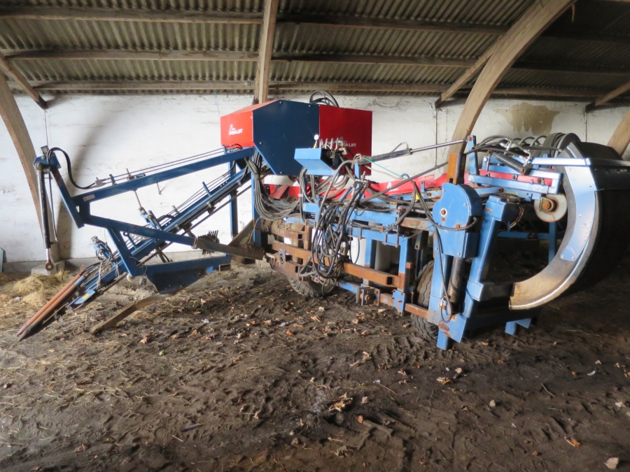 4208 Asa-Lift CM1000 carrot harvester for boxes