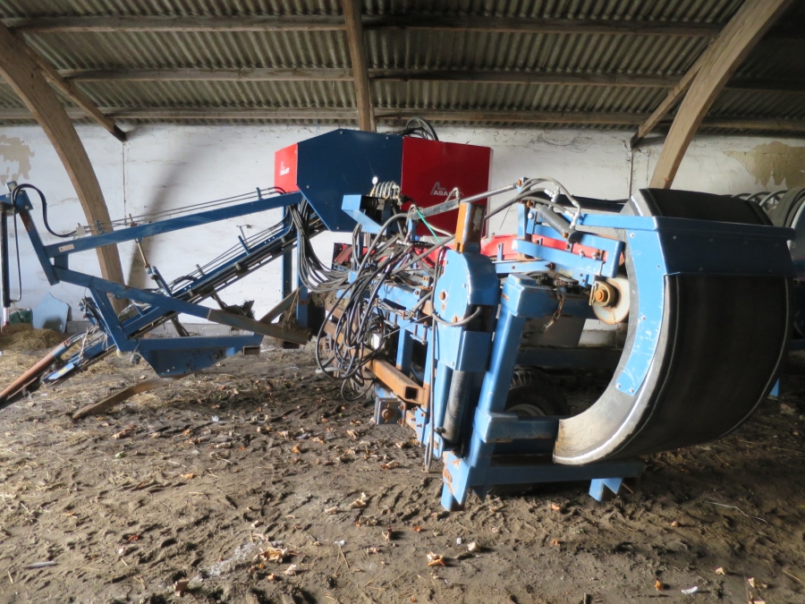 4208 Asa-Lift CM1000 carrot harvester for boxes