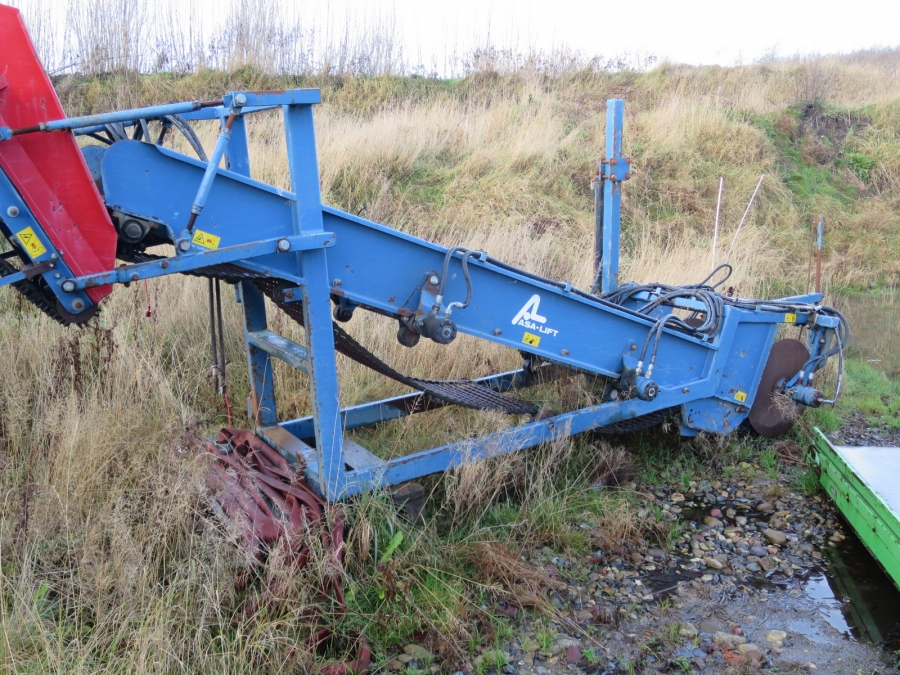 4208 Asa-Lift CM1000 carrot harvester for boxes