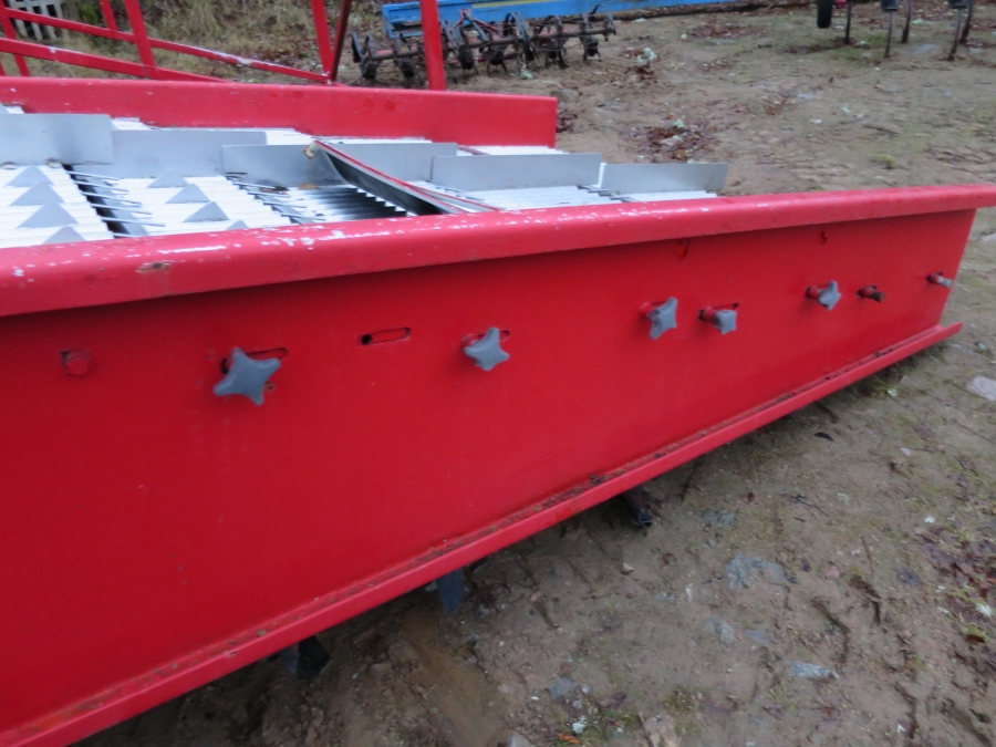 4212 EKKO length grader for carrots