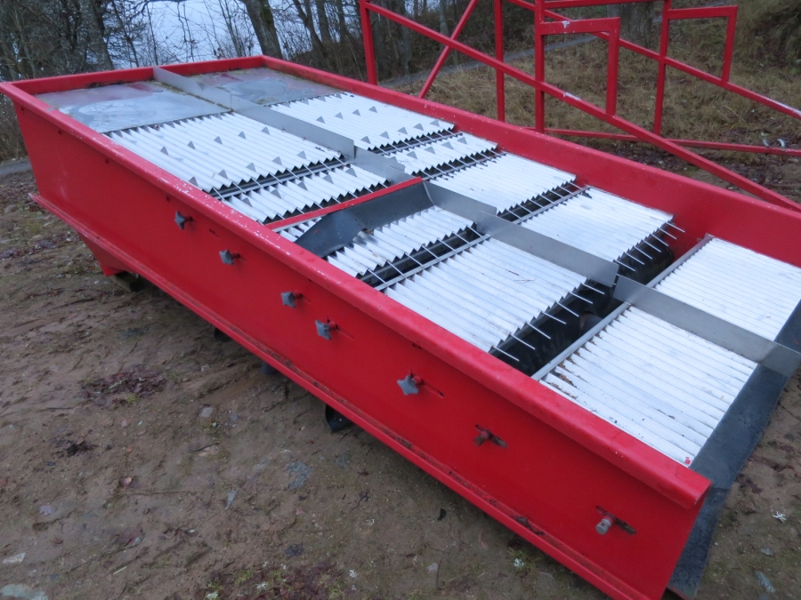 4212 EKKO length grader for carrots