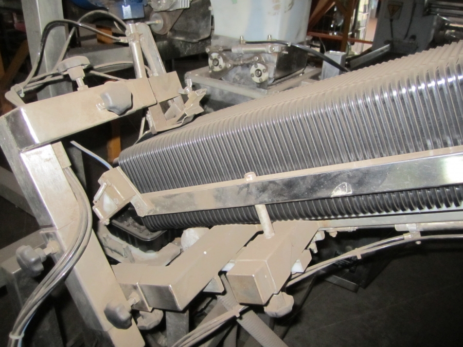 4227 Newtec tray feeder 