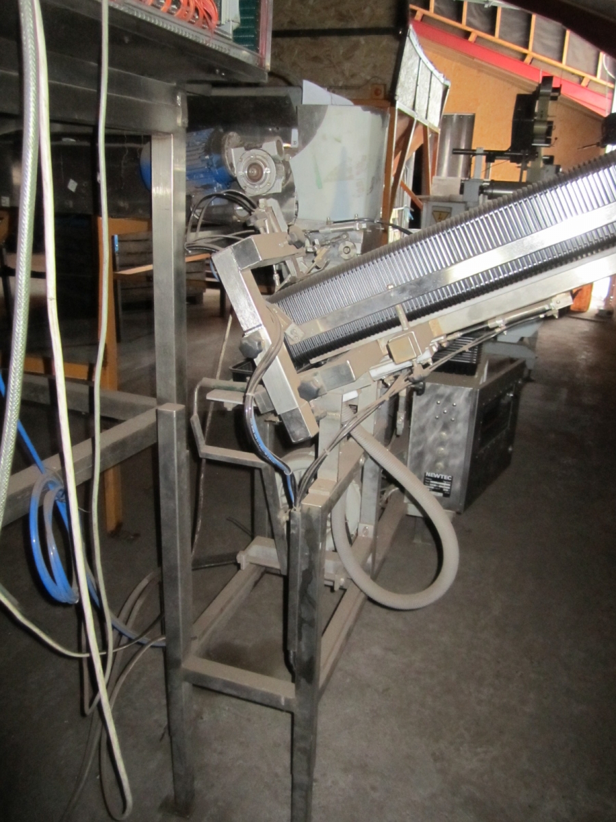 4227 Newtec tray feeder 