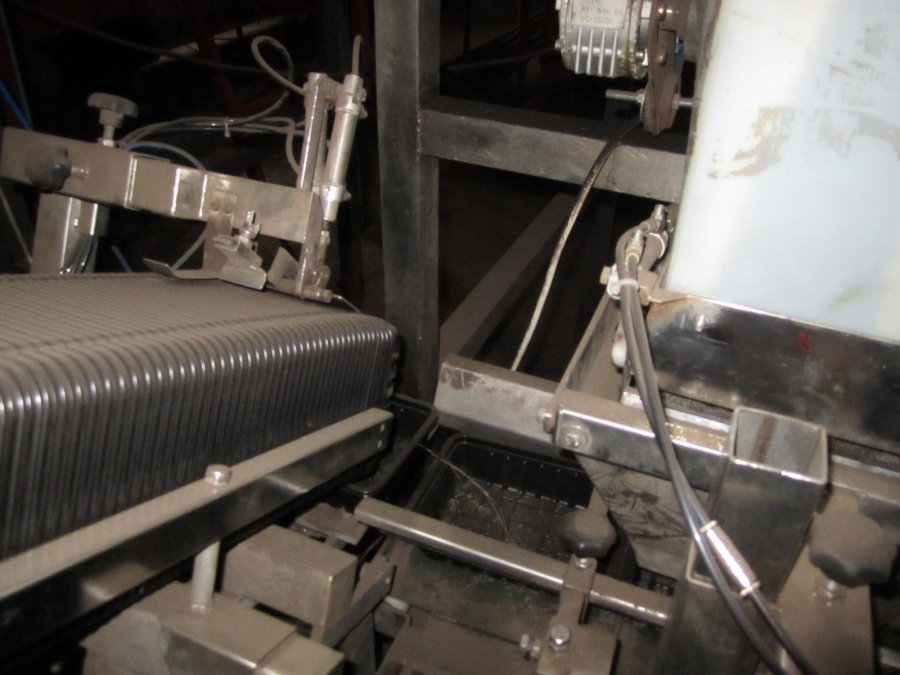 4227 Newtec tray feeder 
