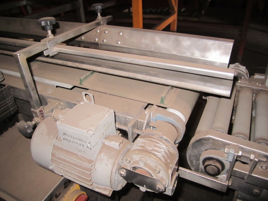 4227 Newtec tray feeder 