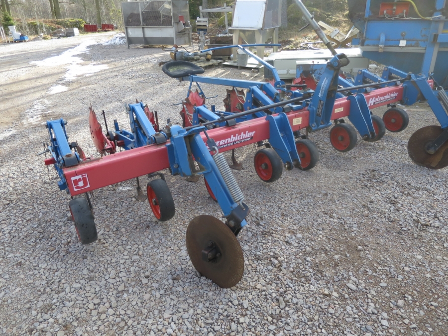 4263 Hatzenbichler row crop cleaner 7 row with steering