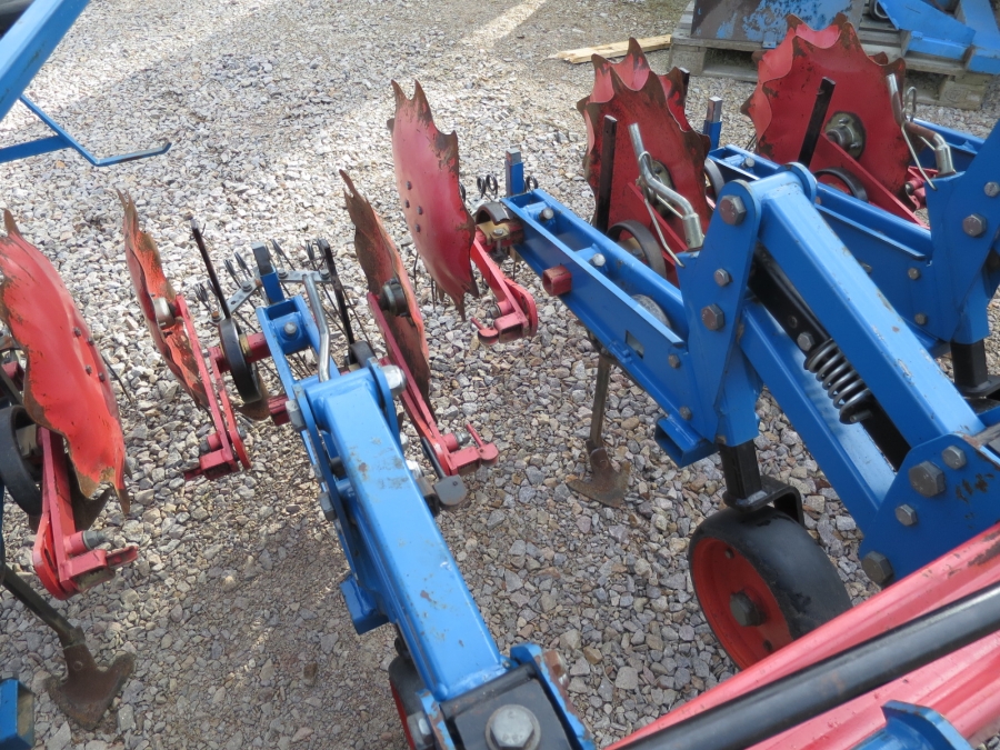 4263 Hatzenbichler row crop cleaner 7 row with steering