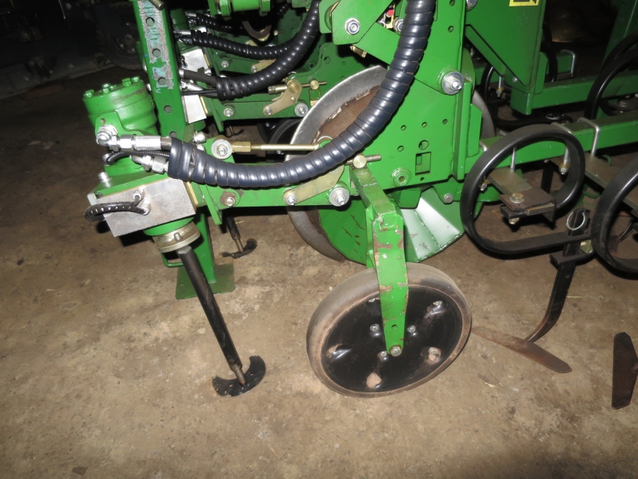 4277 Garford Robocrop InRow Weeder