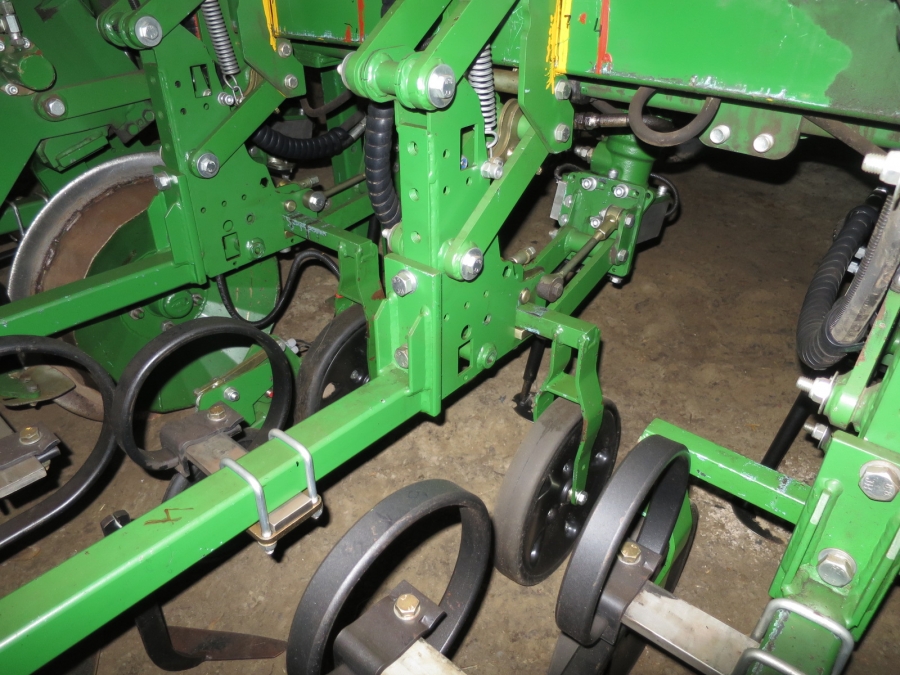 4277 Garford Robocrop InRow Weeder
